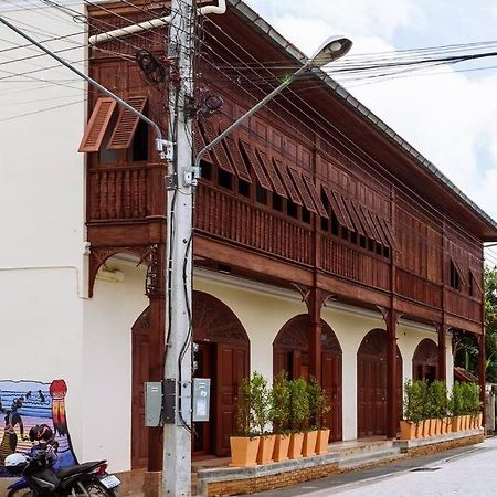 Solo - Fong Lee Cc Lampang Walking Street Apartment Bagian luar foto