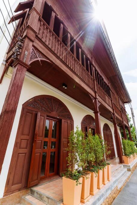 Solo - Fong Lee Cc Lampang Walking Street Apartment Bagian luar foto