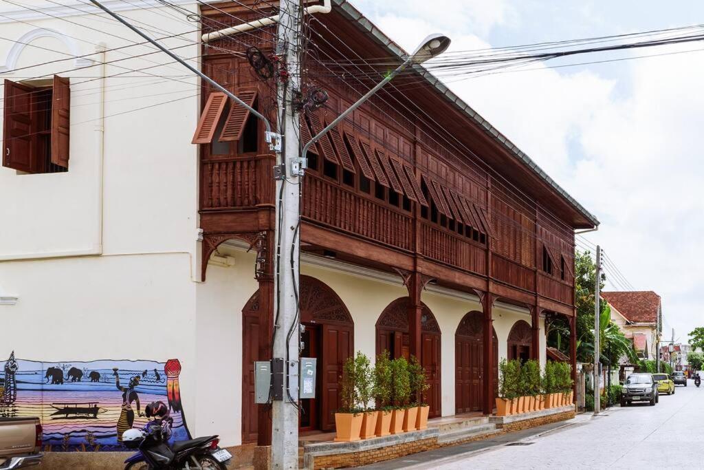 Solo - Fong Lee Cc Lampang Walking Street Apartment Bagian luar foto